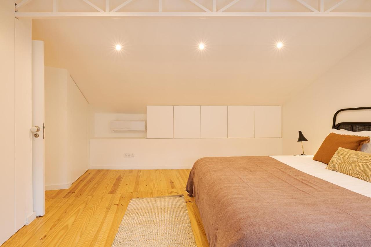 The Yellow House Spacious Duplex In Prazeres District Lisboa 外观 照片