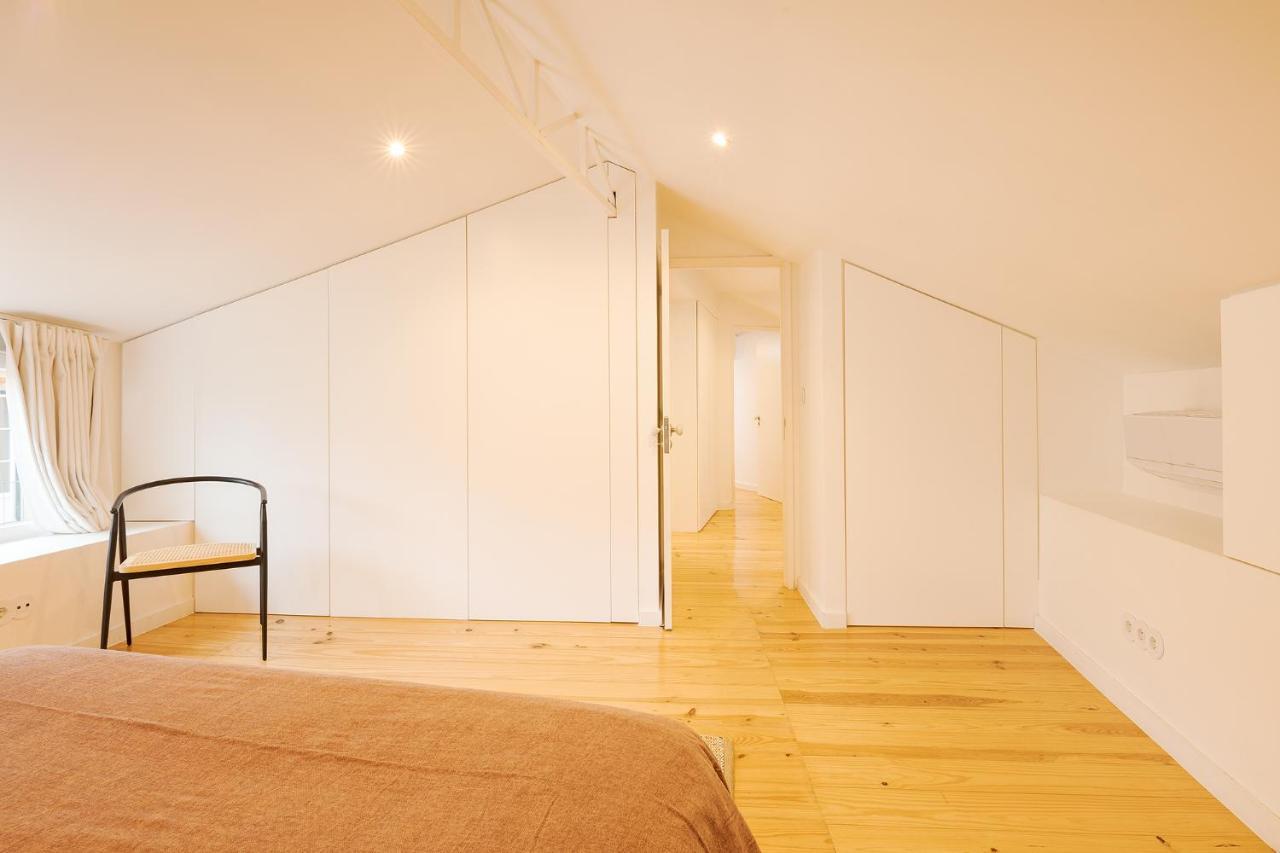 The Yellow House Spacious Duplex In Prazeres District Lisboa 外观 照片