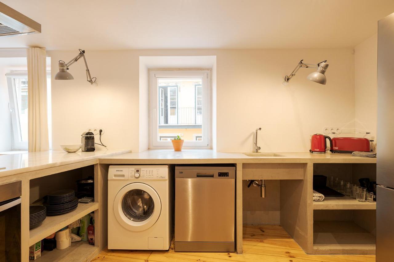 The Yellow House Spacious Duplex In Prazeres District Lisboa 外观 照片