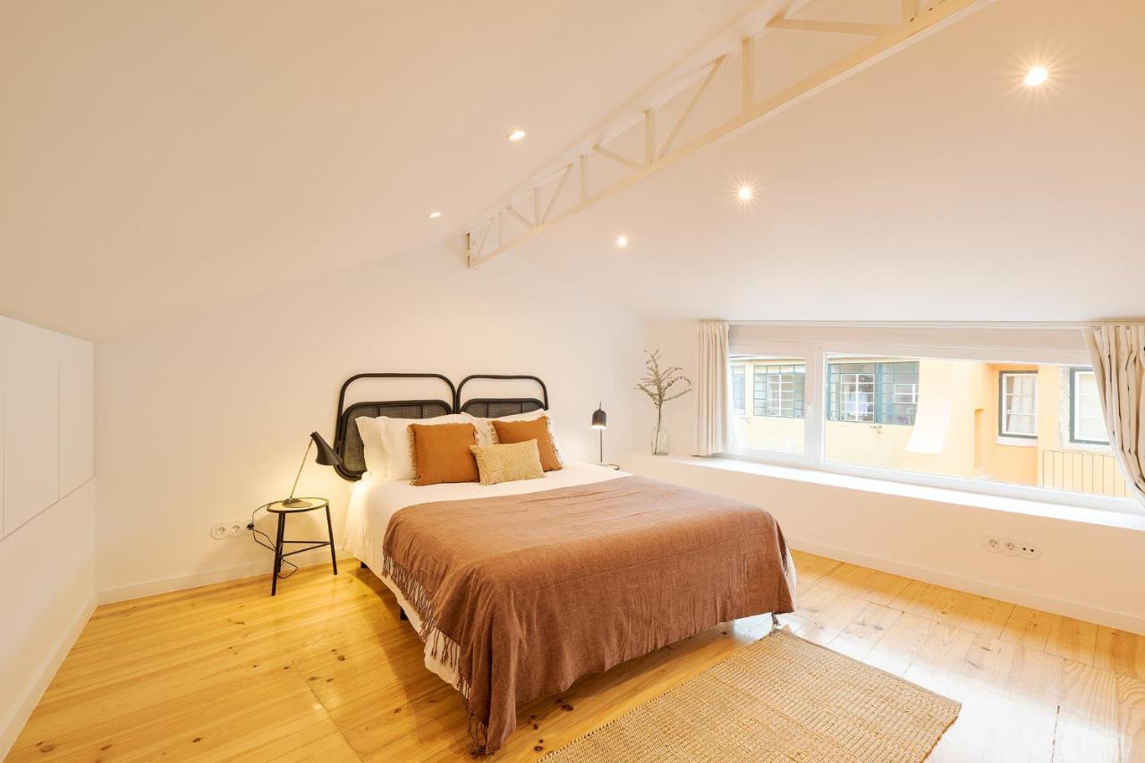 The Yellow House Spacious Duplex In Prazeres District Lisboa 外观 照片