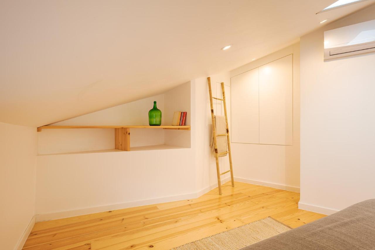 The Yellow House Spacious Duplex In Prazeres District Lisboa 外观 照片